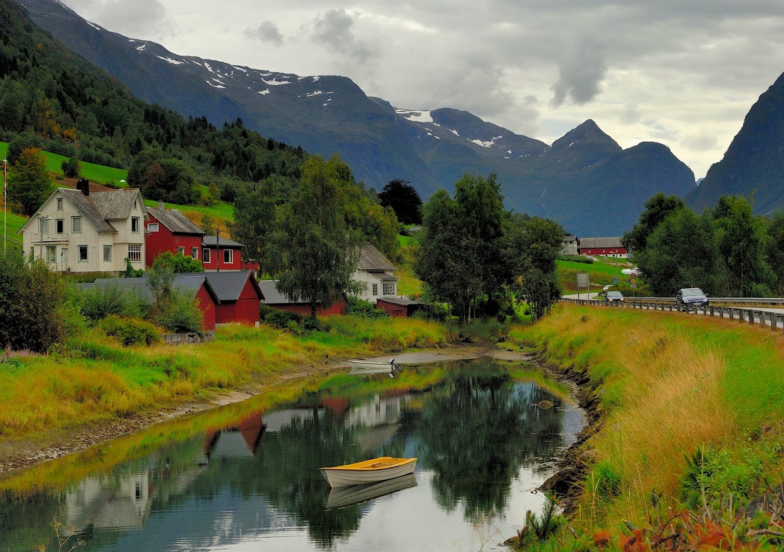 Norvég vidéki tájkép.